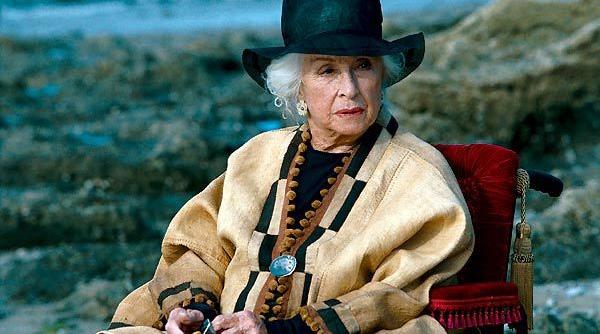 danielle darrieux cea mai fermecatoare cea mai spirituala dintre actritele franceze a implinit un secol