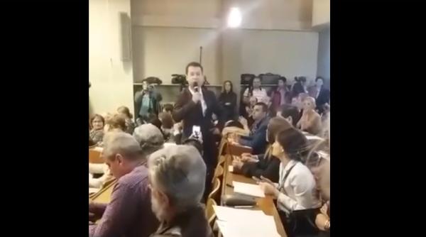 dezbatere scene dramatice in confruntarea antivaccini tilor cu ra iunea video