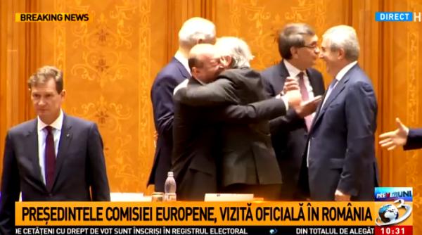 imagini spectaculoase din parlament juncker l a pupat pe frunte pe basescu