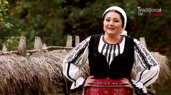 interpreta de muzica populara mariana anghel aniverseaza 35 de ani de cariera