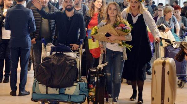 eurovision 2017 ilinca si alex florea intampina i pe aeroport cu aplauze si flori