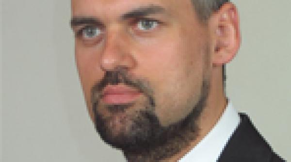 j zsef horv th la pupitrul orchestrei na ionale radio avandu l ca solist pe violonistul gabriel croitoru