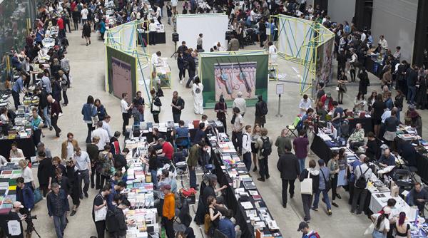 publica iile de arta romane ti expuse la celebrul tate modern din londra