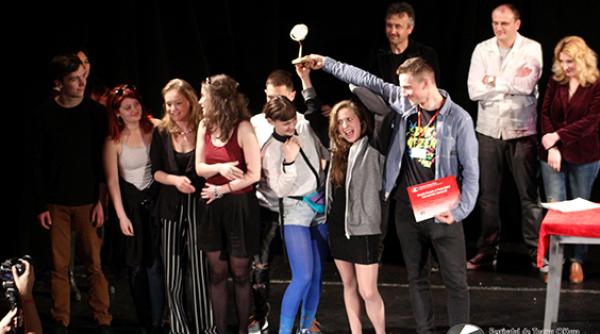 aplauze pentru departamentul de arta teatrala sibiu