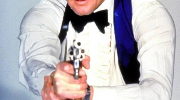 adio roger moore de sapte ori james bond