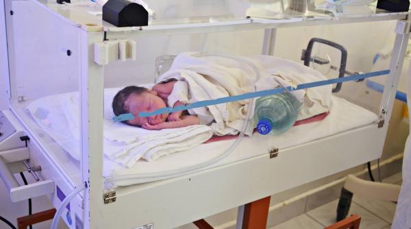 dorna doneaza noi incubatoare maternita ilor din ara prin salva i copiii romania