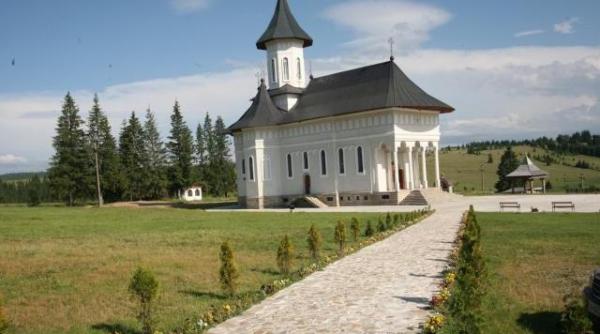 scandal la manastire calugar acuzat ca a uitat de cele sfinte