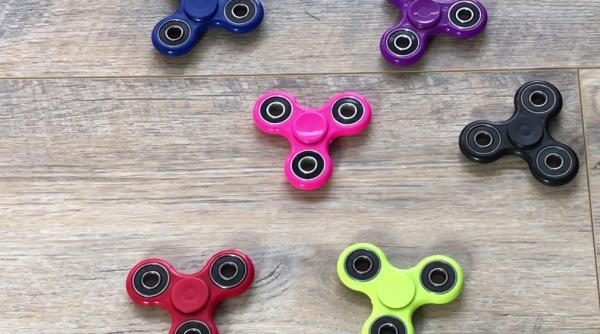 spinner jucaria fenomen interzisa in mai multe coli video