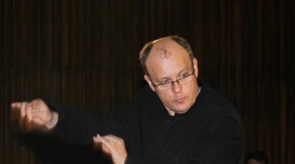 radu postavaru la pupitrul orchestrei de camera radio