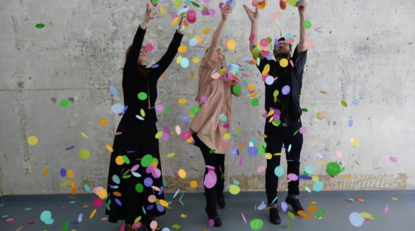 colectivul de arta apparatus 22 la muzeul de arta contemporana stedelijk din amsterdam