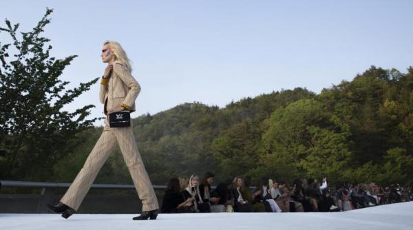 louis vuitton opera iune romaneasca in sibiu inuta la secret acuza ii grave in presa interna ionala