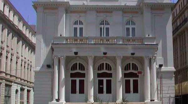 mihai maniu iu aduce jurnalul lui robinson crusoe la teatrul odeon