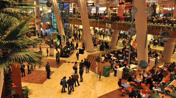 dispozitiv exploziv detonat in toaleta unui centru comercial mor i i rani i