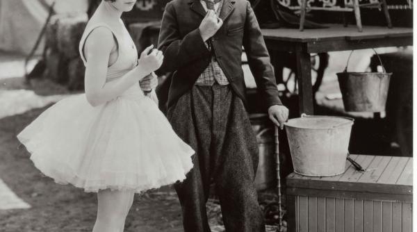 muzica de film cu proiectie charlie chaplin the circus