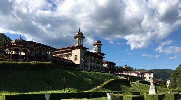 ase arti ti brazilieni transforma ora ul slanic moldova intr un muzeu viu