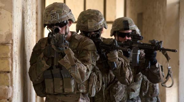 militar american ranit grav in romania