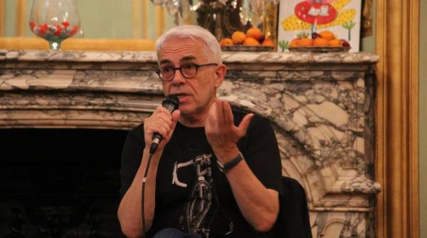 platoul cu poezie radu bata la paris