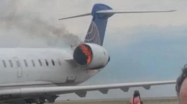 momente de groaza avion united airlines a aterizat cu un motor in flacari