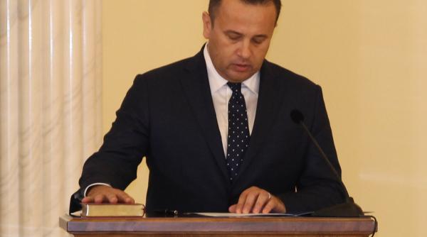 liviu pop ministrul educa iei la interviurile dc news pune i intrebari