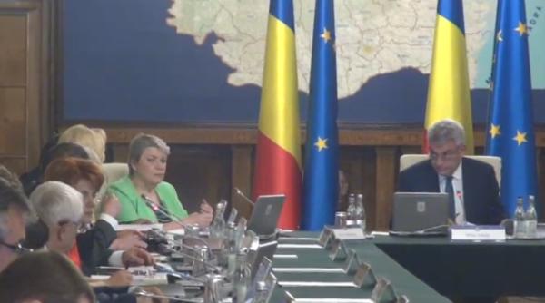 tudose dur cu mini trii bate cu pumnul in masa exprimare taioasa video