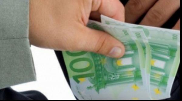 barbati retinuti pentru santaj amenintare cu o filmare