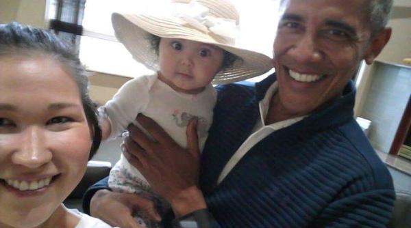 barack obama selfie in aeroport
