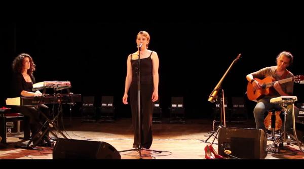 cantarea a barbara weldens moarta pe scena