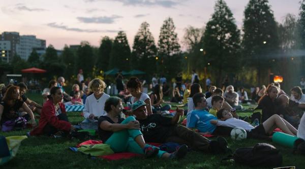 caravana filmelor next pregate te 21 de seri de picnic i cinema sub clar de luna