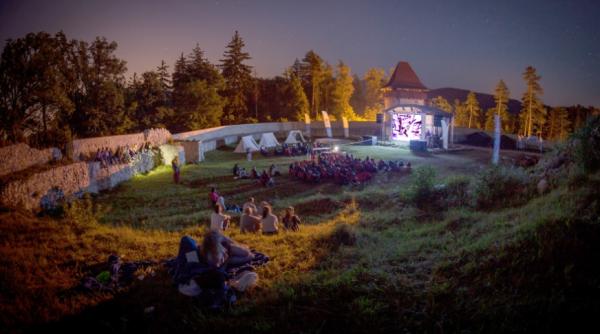 10 zile in cetatea ra nov fara covor ro u fara fi e fara breaking news