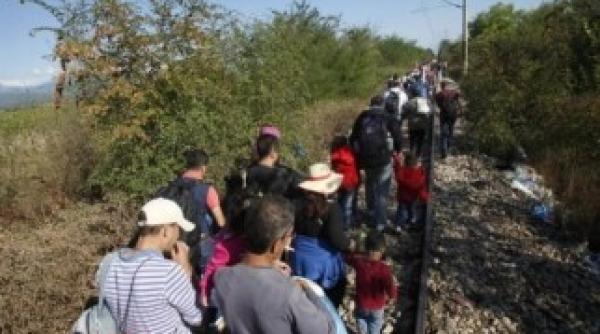 zeci de migran i sirieni i irakieni stau intr o tabara ilegala din romania