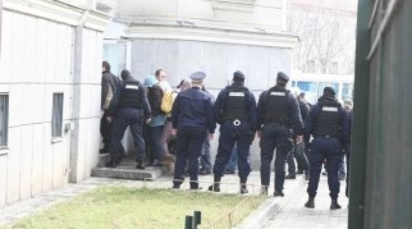 zeci de mii de sticle de vinuri spumante confiscate de vame ii de la frontiera albi a