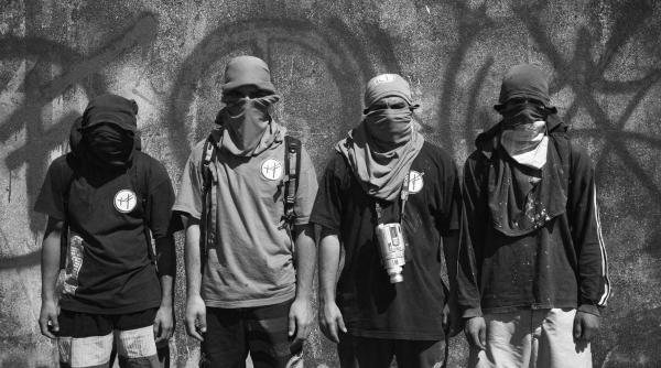 pixadores un documentar despre arta urbana acrobatica pe terasa mnac