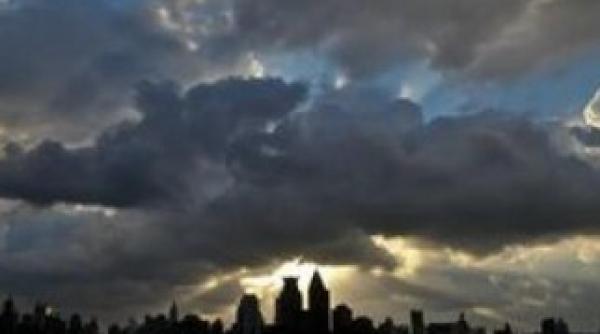 un taifun puternic se indreapta spre sudul japoniei