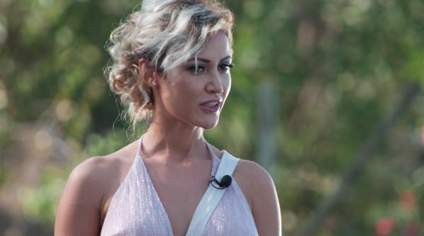 insula iubirii triste e i intalniri controversate