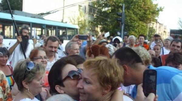 dana grecu in presa tabloida poate sa scrie ce vrea ea in masura in care nu ataca mizerabil