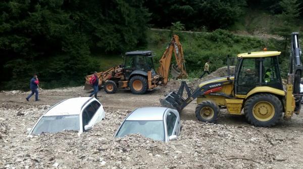 ma ini ingropate de o viitura in bra ov ploaia a facut prapad foto