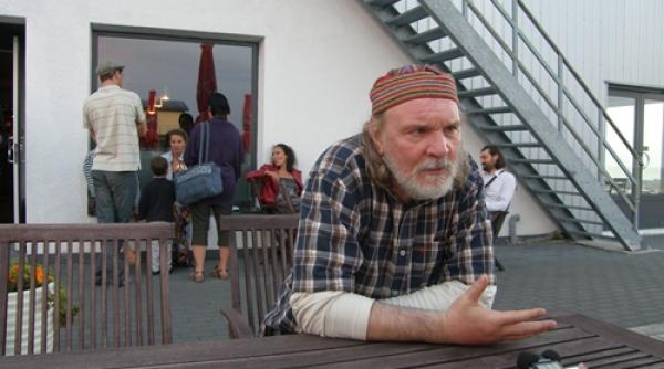 mitica popescu spectacolul ca tigator al laboratorului de teatru dens