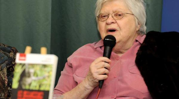 zoe petre  inmormantata cu onoruri militare la cimitirul bellu