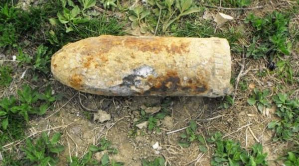 proiectile gasite langa coala