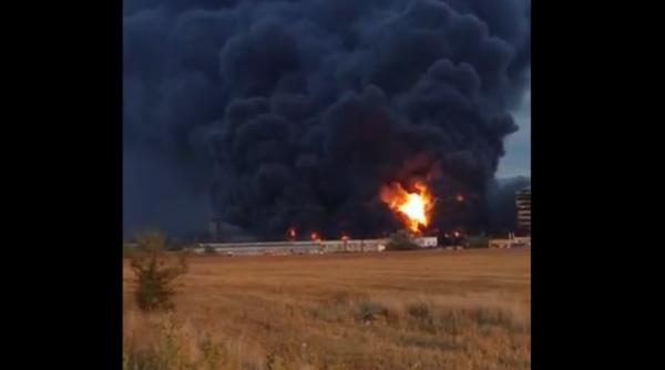 incendiu ora tie fabrica vopsea poluare masiva pe raul din apropierea uzinei
