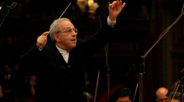 lawrence foster un vechi prieten al romaniei si un mare admirator al muzicii lui enescu revine