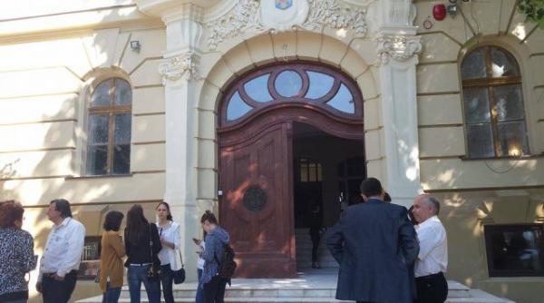 directorul unui liceu de top a demisionat