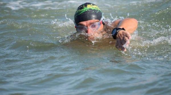 avram iancu record mondial bibliotecarul a reusit sa strabata dunarea inot