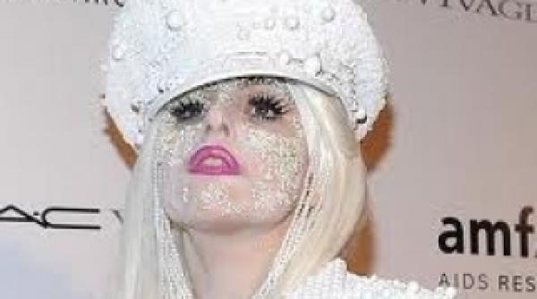 lady gaga sufera de fibromialgie i i intrerupe toate concertele