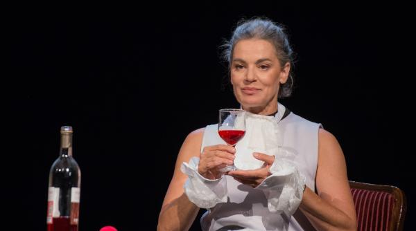 o lec ie de bune maniere cu maia morgenstern