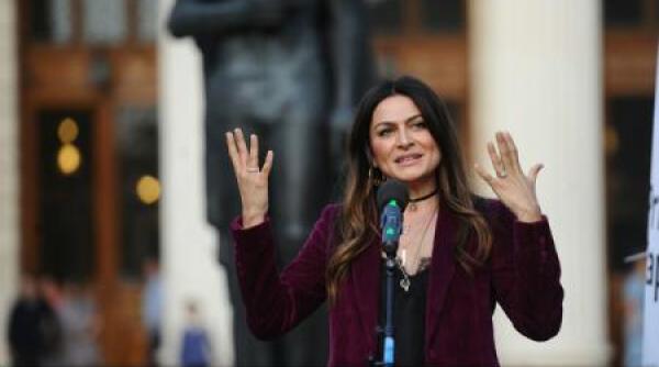 de la pictura la sculptura alexandra nechita expune in premiera la bucure ti