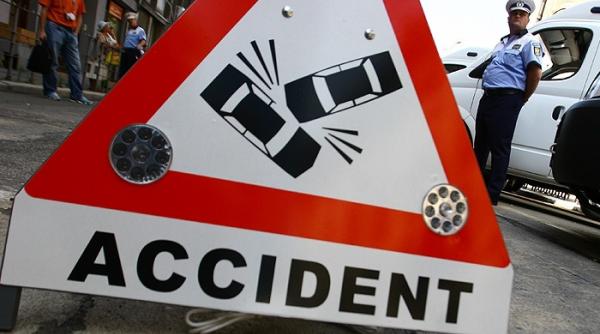 accident intre un microbuz i un tir pe dn 13