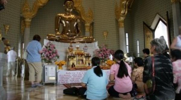 o feti a de 3 ani noua zei a vie va sta pana la pubertate in templu