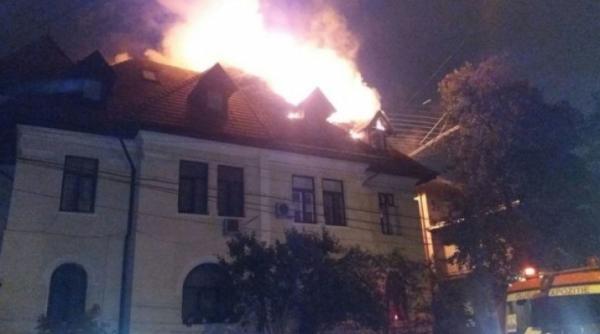 bucure ti incendiu ard doua case in capitala