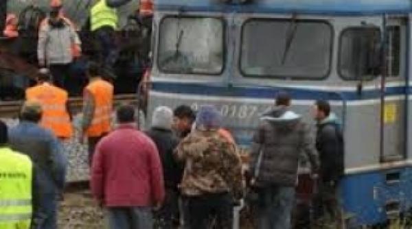 accident feroviar tren intrat in camion